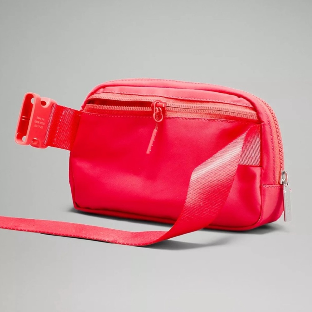 NWT Lululemon Everywhere Belt Ripened Raspberry - Picture 3 of 7
